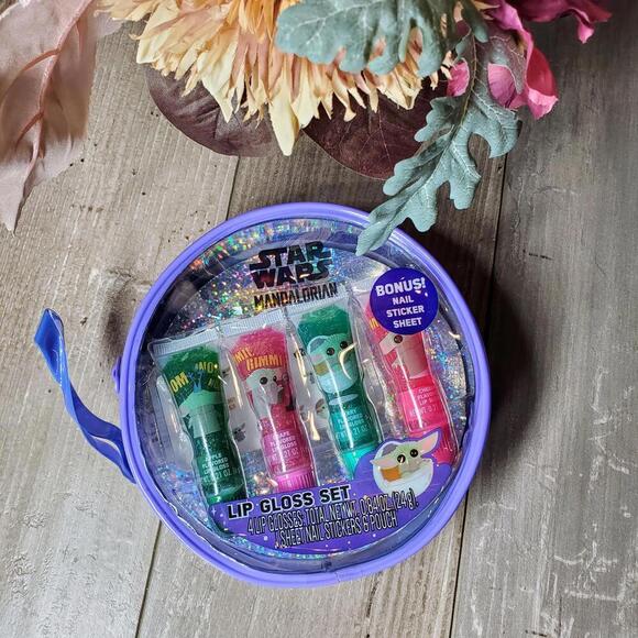 Star Wars mandalorian lip gloss set with nail stickers child’s gift - Picture 2 of 9
